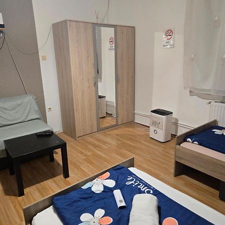 Orsi Apartman / vendegház Kecskemét Exterior foto