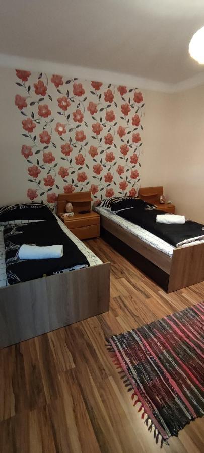 Orsi Apartman / vendegház Kecskemét Exterior foto