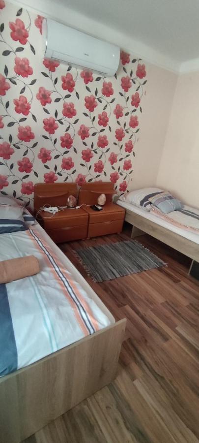 Orsi Apartman / vendegház Kecskemét Exterior foto